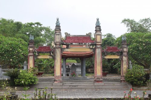 tổng thể khu lăng mộ nhà sử học Lê Văn Hưu.JPG